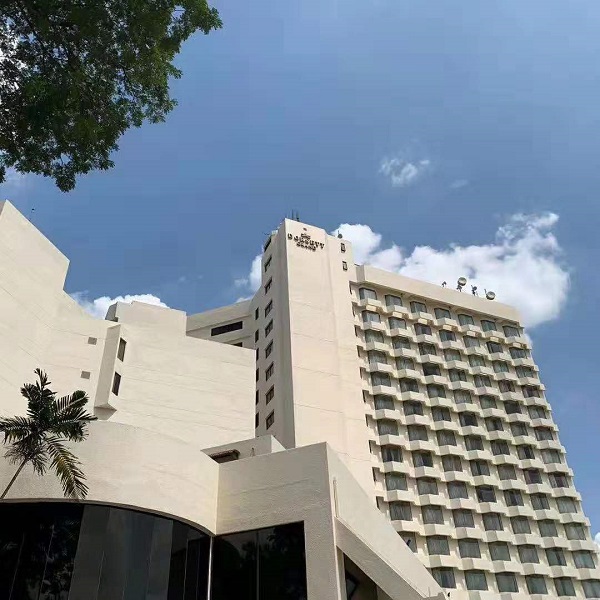 　　SAT马来西亚考团3月还有考位吗?环球教育SAT马来西亚考团抓紧报名啦!每年SAT的考位都是很紧张的，新加坡，马来西亚都是非常热门的城市，所以每年等很多同学想起来报名的时候，就已经没有考位了，所以报名要抓紧啦!下面就跟上名校小编来详细分析一下。  　　SAT马来西亚考团3月还有考位吗?  　　朴新环球教育SAT马来西亚3月考团正在火热报名中，考试时间是3月14日，考团时间是2020.3.12-3.15，目前大家可以抢占考位了，毕竟余量有限，报满为止哦!下面是朴新SAT马拉西亚考团的情况，一起来看下：  　　朴新SAT考团之马来西亚：孩子们的酒店复习局，入住的酒店内外景，谈不上奢华，很方便，对面有好几家餐厅和便利店学习之余可以享受美食美景还有小零食，其中酒店距离INTI international college考场车程5-8分钟  　　目前SAT马来西亚3月考位正在抢报中，名额紧张，抓紧上车啦!详情可点击了解更多。
